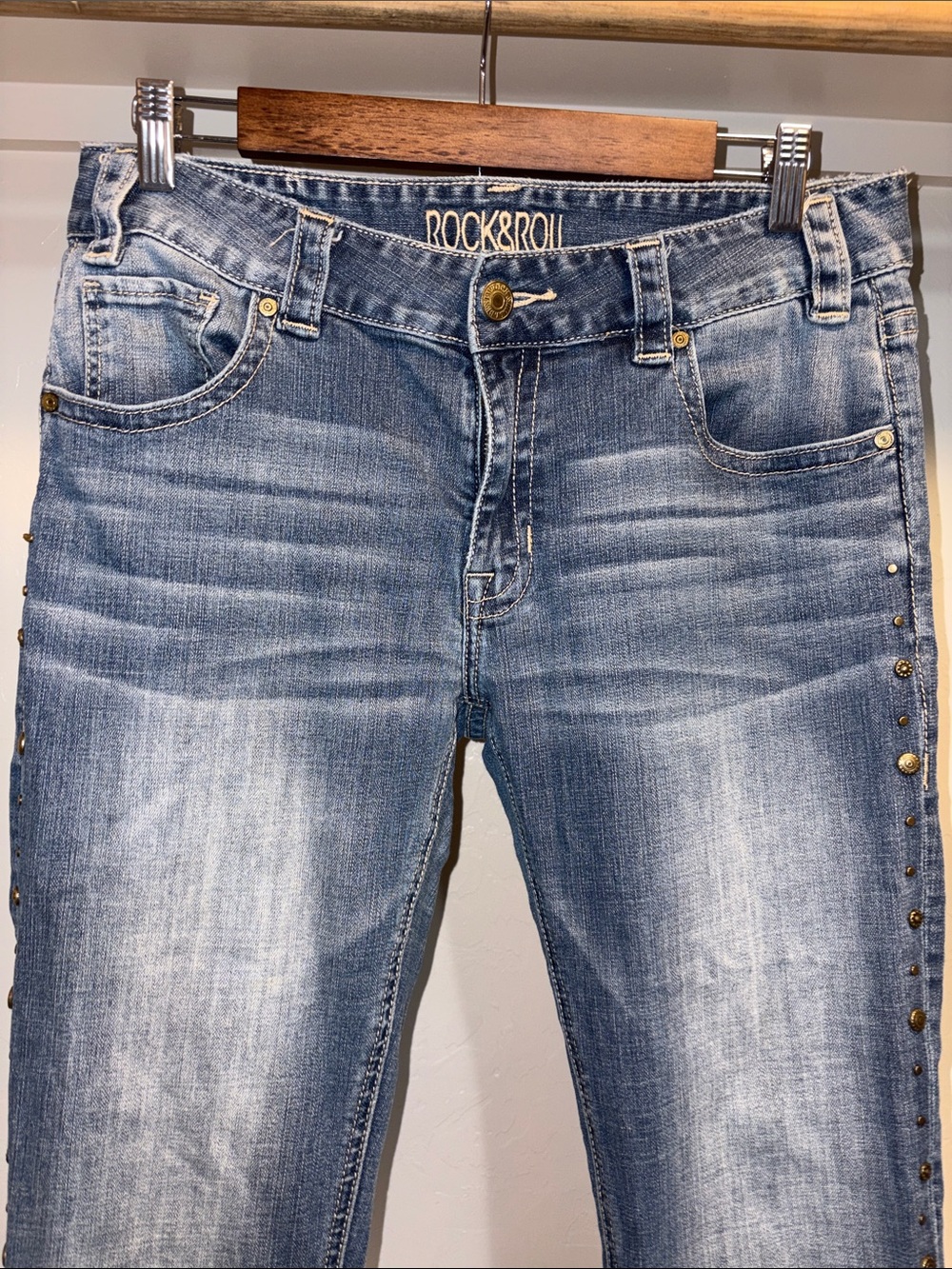 Rock & Republic Light Wash Stud-Trim Wide Leg Jeans - Picture 2 of 9